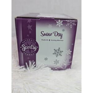 Scentsy Snow Day Plug In Warmer Fragrance Wax Warmer New In Box
